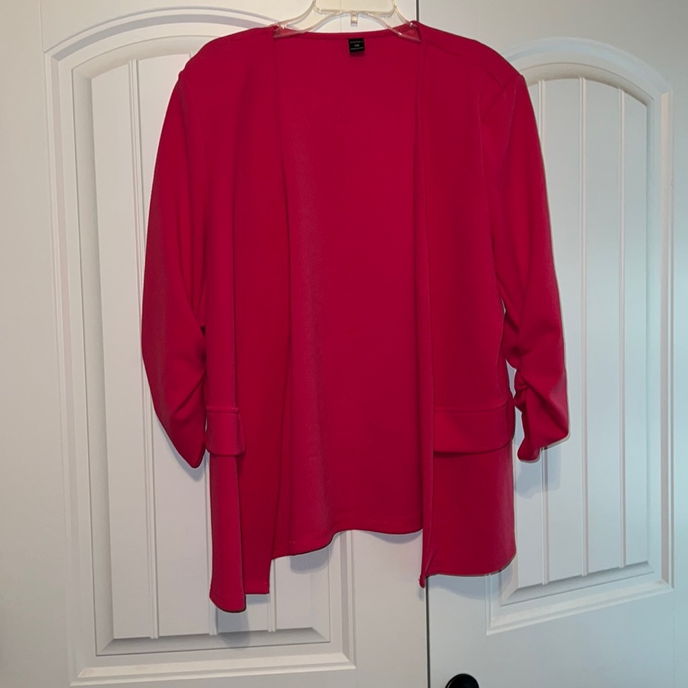 NWOT hot pink 3/4 sleeve blazer: faux pockets